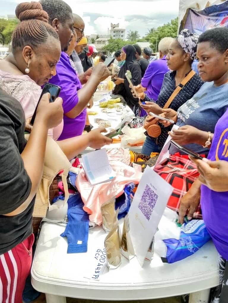 PinetbookB's tweet photo. Exciting news from Tanzania🇹🇿! The Pi Barter Trade at Biafra Fields in Dar es Salaam is in full swing, where participants are exchanging goods based on #GCV 1 Pi = $314159, Join us. 🔥🔥🔥🔥🇹🇿
#PiBarter https://t.co/Y6G2KUAfDH
