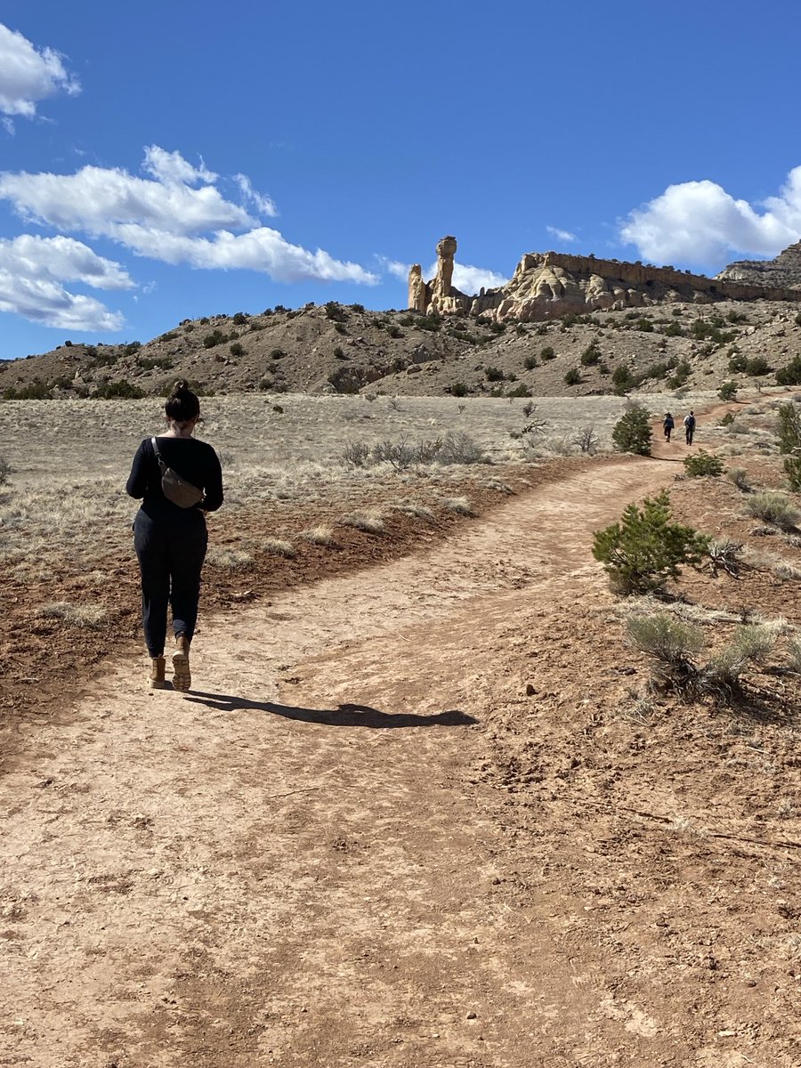 troymezz's tweet image. Ghost Ranch hike w/ 🐝🐝 #chimneyrock