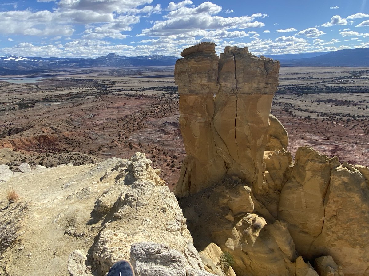 troymezz's tweet image. Ghost Ranch hike w/ 🐝🐝 #chimneyrock