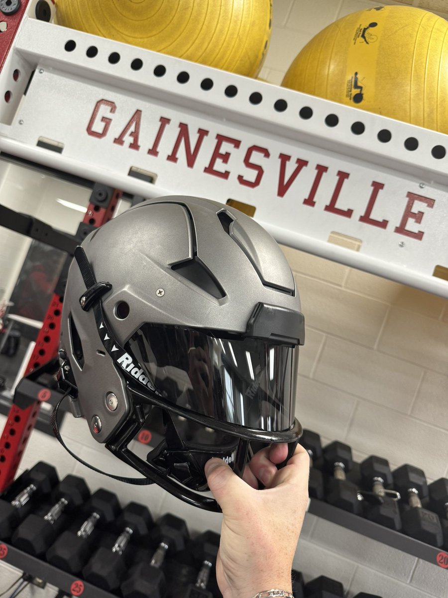 Awesome day scanning for Axiom at @GainesvilleFoo1 👀🔥 thank you @CoachBruton for the support in me and @RiddellSports 🏈 The Cardinals were getting after it in the weight room during scanning😤😤 love to see it #GoCardinals #TeamRiddell #TeamAxiom