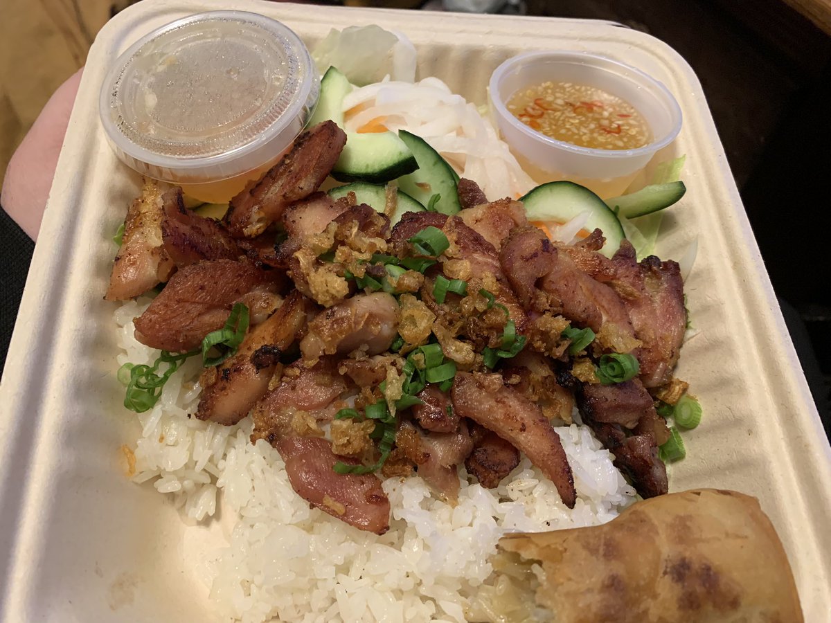 LuketheDroogVT's tweet photo. Been a little while since Iβve posted on #yummylua! My favorite Pho place added pork katsu to the menu and I had to try it. Also had some grilled chicken with rice that comes with Vietnamese chili sauce. The katsu was delicious. #LuaAsuka https://t.co/AXiFYkzusB