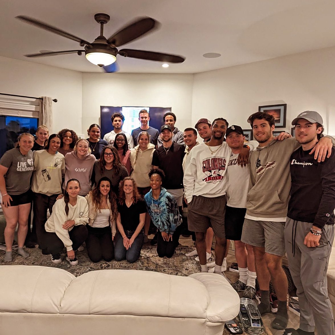 So awesome to see how God is working in our #CoedBibleStudy! Thank you to the Walters for opening their home and pouring into these athletes each week! #GoBigE #ekufca #fcahuddle #fca247 @thefcateam