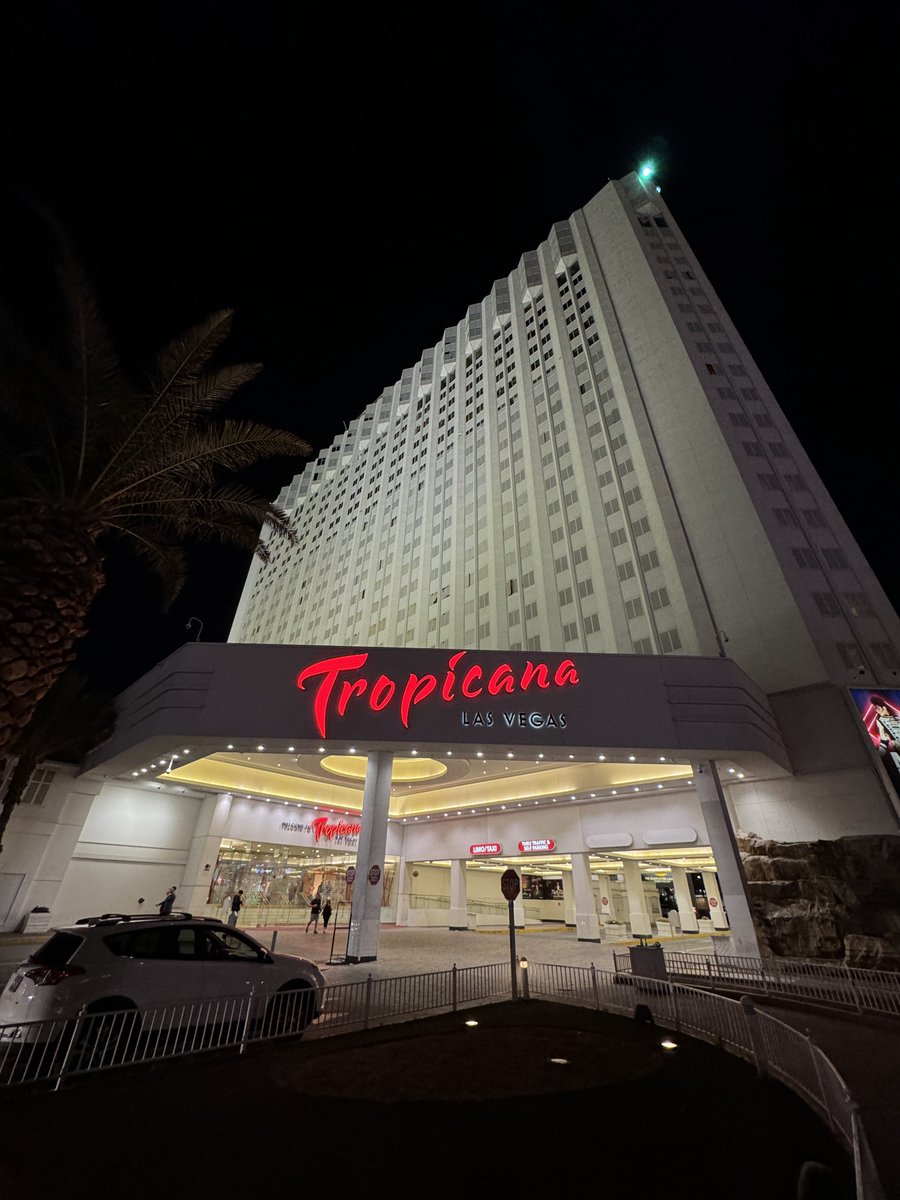The Tropicana is officially closed. 🚨 After nearly 67 years of operation, the resort is closed and set for demolition.
