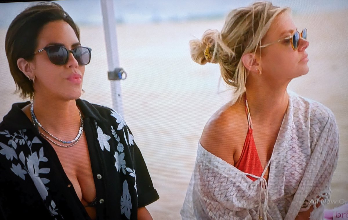 9woodMac's tweet photo. It blows my mind every week when I see hated tweets about Ariana and Katie. Like what exactly did you Ariana and Katie haters want them to do? They're showing how strong they are through this and yet everyone says they're petty. Makes no sense to me. #PumpRules #VanderpumpRules https://t.co/Ma7ojIL62c