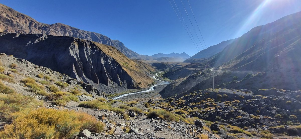 ChileEscapada's tweet photo. Dessas paisagens maravilhosas do cajon del maipo no Valle Central..
 #cajondelmaipo #escapadatourschile #tourism https://t.co/YcC8PROwRO