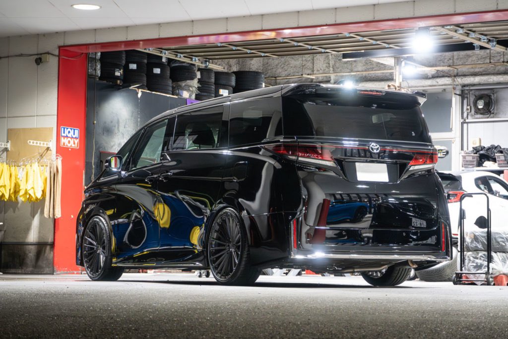 真っ黒ヴェルファイアにBC FORGED EH201 （22インチ）カッコよい😊