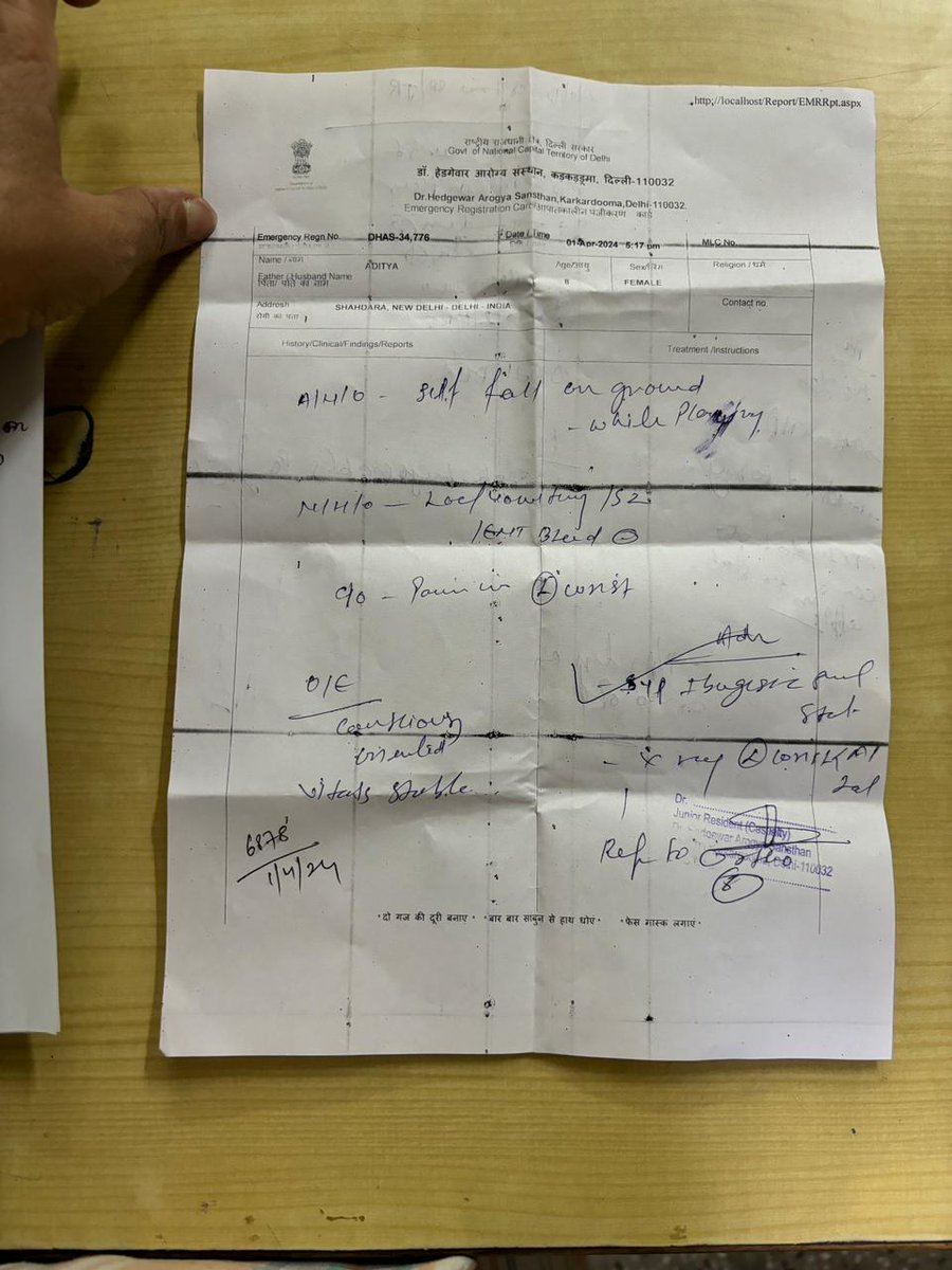 socialjurist's tweet photo. दिल्ली सरकार हॉस्पिटल का हाल!
Recd this message:
sir mai mcd school Karkardooma II mai principal hun kal ek student ke chot lagne per usko hedgawar hospital mai teachers le kar gaye the but unhone likh diya hamare pass kuch bhee nahi h hum plaster nahi lar sakte aap isko le jao. https://t.co/HbzwHo0zAg