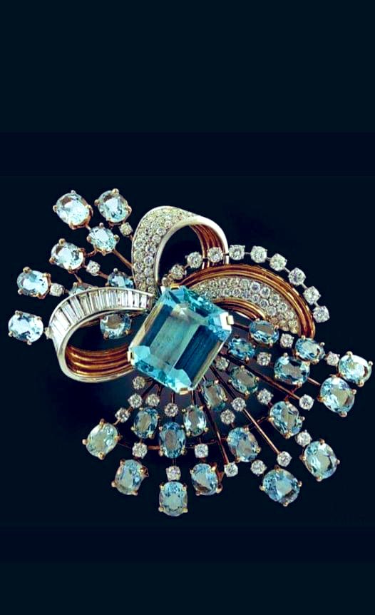 ⚪️🔷 stunning Art Deco brooch ca. 1925 by Trabert & Hoeffee-Mauboussin diamond & aquamarine brooch🔹💎🔹⚪️