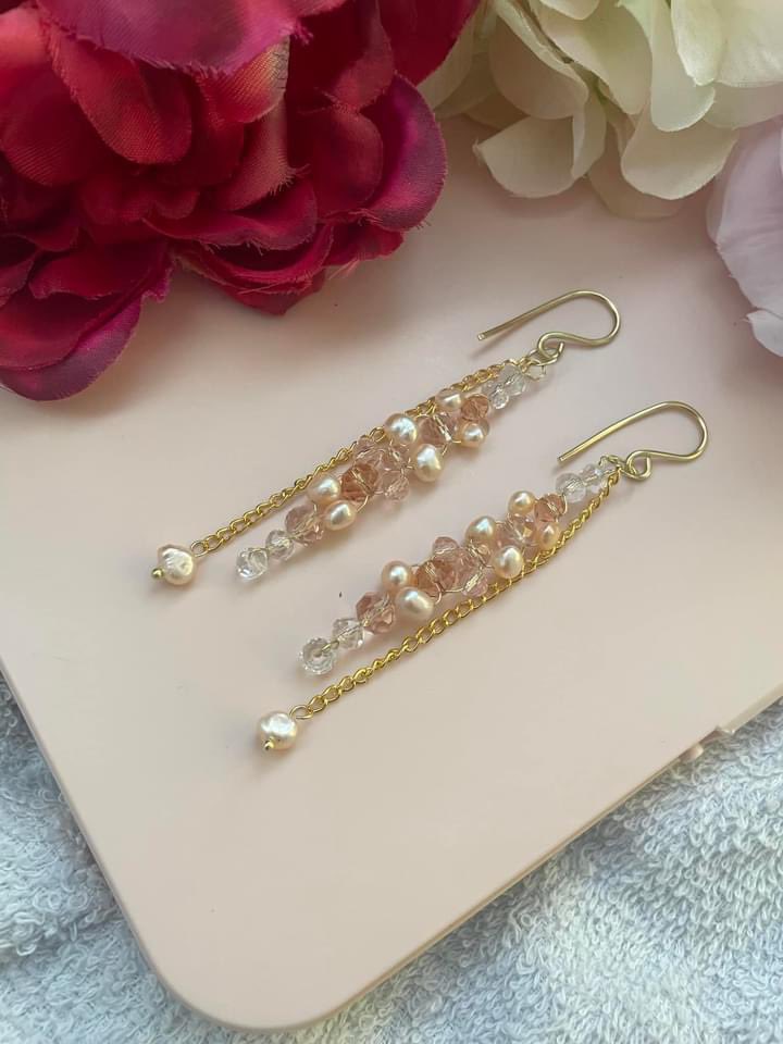 Jewellery that’s handmade to boost your confidence 🥹💅✨

etsy.com/shop/JessieJew…

#crystalnecklece #crystalearrings #crystaljewellery #beadednecklace #beadedearrings #pearlnecklace #pearlearrings @XFashion @FashionWeek @InStyle @Allure_magazine @LOFFICIELUSA