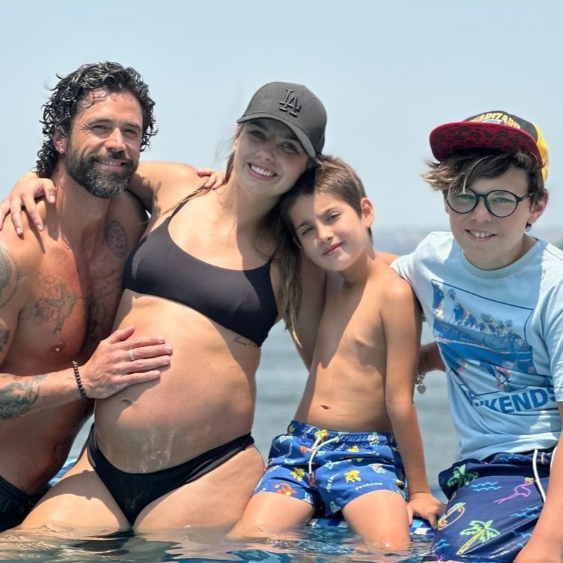 Una espera llena de amor 🥰. #MichelleRenaud disfruta de los últimos meses de embarazo junto a su familia ☀️🏖️✨ 

📸 IG: Michelle Renaud