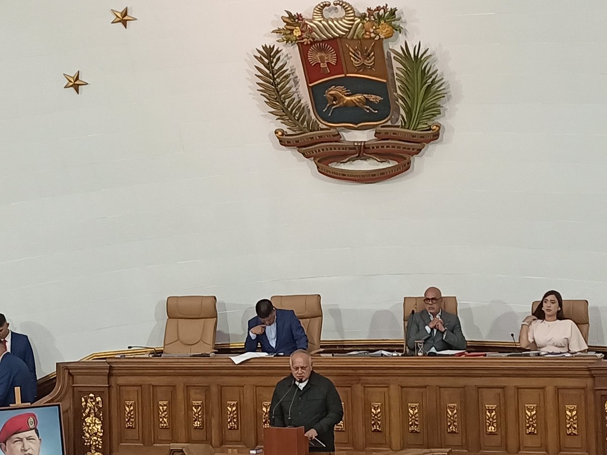 Asamblea_Ven's tweet photo. #02Abr || Diputado Diosdado Cabello Rondón presenta la primera discusión del Proyecto de Ley contra el Fascismo, Neofascismo y Expresiones Similares, de conformidad con lo establecido en el artículo 104 del Reglamento Interior y de Debates de la AN. https://t.co/TpN5V538Yr