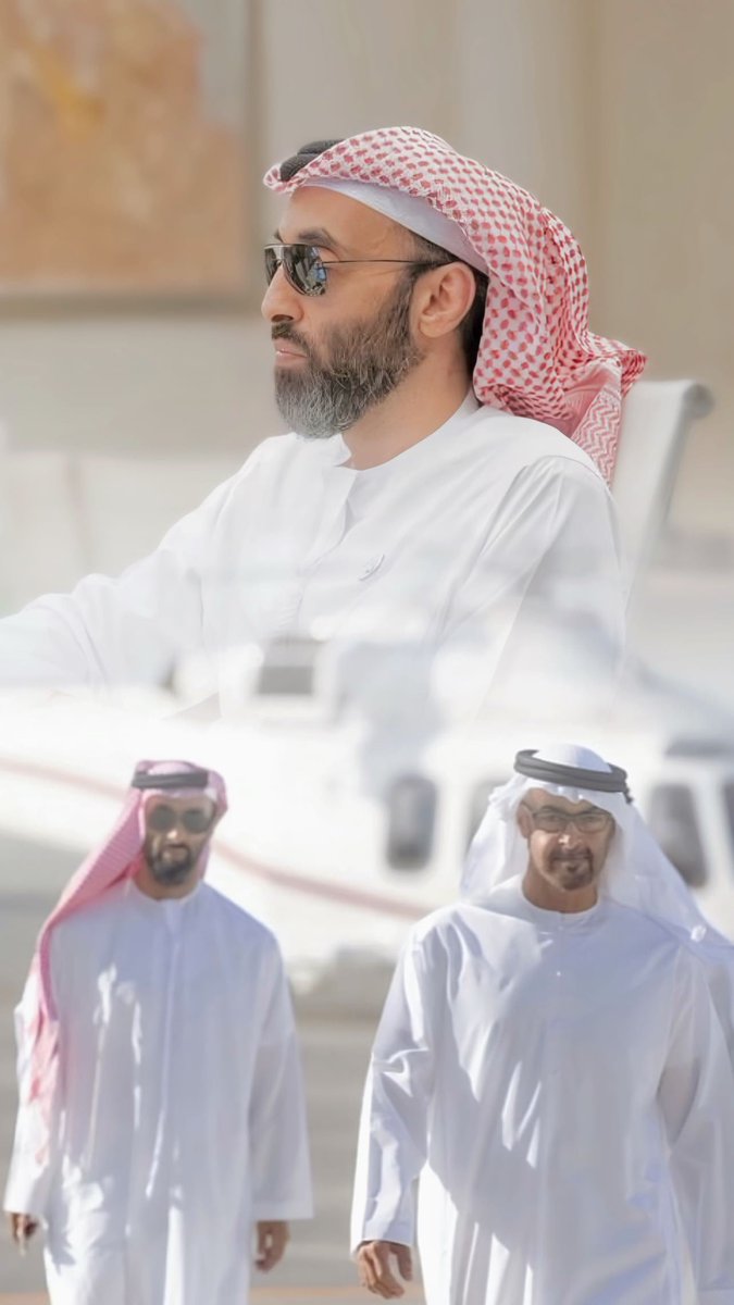 قايد أمرنا نور الاوطان
شيخ إرتفع عما يقولون
هذا محمد عالي الشأن 
 و على يمينه الشيخ طحنون ♥️🇦🇪