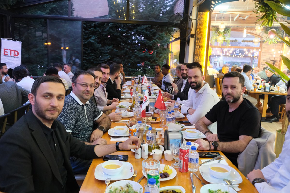 Ekonomi Ticaret Derneği, geleneksel iftar programımızı Sakarya Uygulamalı Bilimler Fakültesi (SUBÜ) Rektörü Prof. Dr. Mehmet Sarıbıyık ve müslüman coğrafyadan ülkemize eğitim görmeye gelen öğrenci kardeşlerimizle gerçekleştirdik. 

SUBÜ ailesine ve üyelerimize teşekkür ediyoruz.