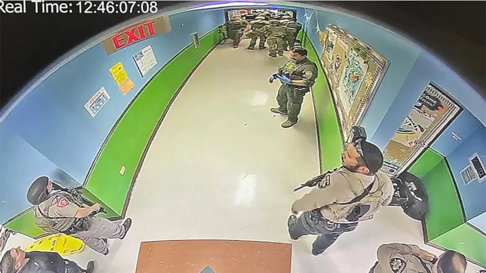 DocStrangelove2's tweet photo. Friendly reminder that it should be illegal for cops to hide body cam footage https://t.co/bqS6qo4pRL