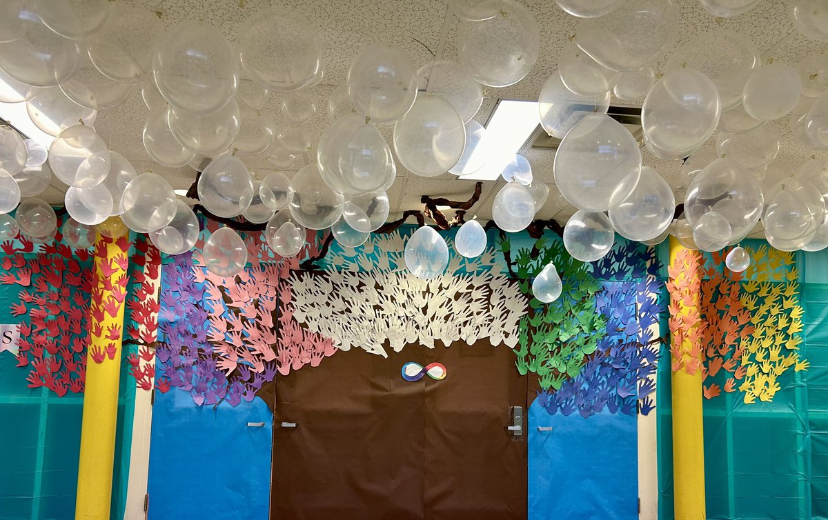 MissMartellacci's tweet photo. Today was a day of inclusion and awareness for World Autism Day 🫧 
More to come! #StJaneFrances #SJFmakesithappen
#BubblesforAutism @TCDSB @idalipreti @campbes03 @TCDSB_NCC @MICHAELaCACCAMO @TCDSB_SafeSchs https://t.co/NICcnKofNq