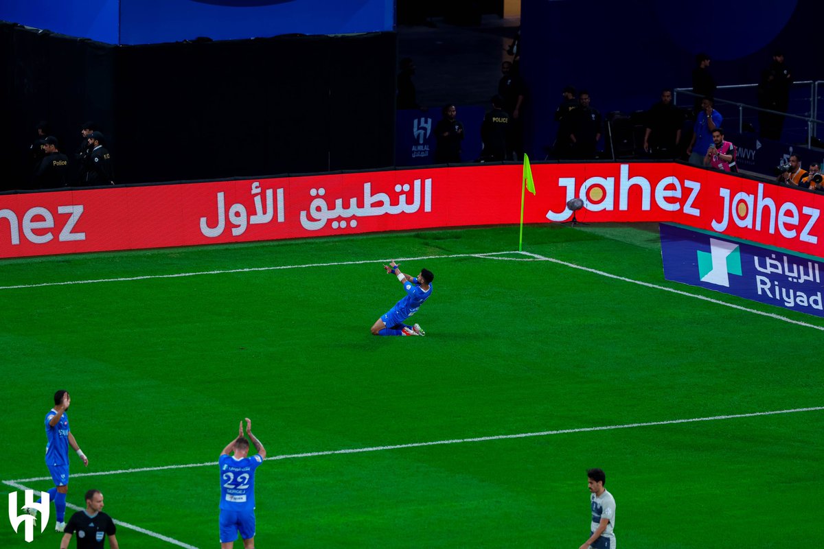 JahezApp's tweet photo. ياهلال تحكي عنك أجيال لأجيال 
ألف مبـروك الفـوز 💙 

وللعشاق سحب على اشتراك برايم لـ 31 زعيم.🏎️

#الهلال_جاهز🚀
#الهلال_الاخدود https://t.co/gzAk0I0mrK