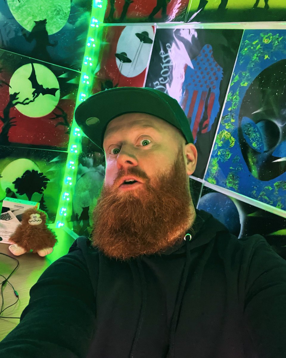 tcletsgetfreaky's tweet image. New studio is coming along nicely! With a lot of help from @CryptidWarfare artwork is 🔥🙏😊  

#letsgetfreakypodcast #letsgetfreaky #paranormal #paranormalpodcast #cryptids #cryptidart