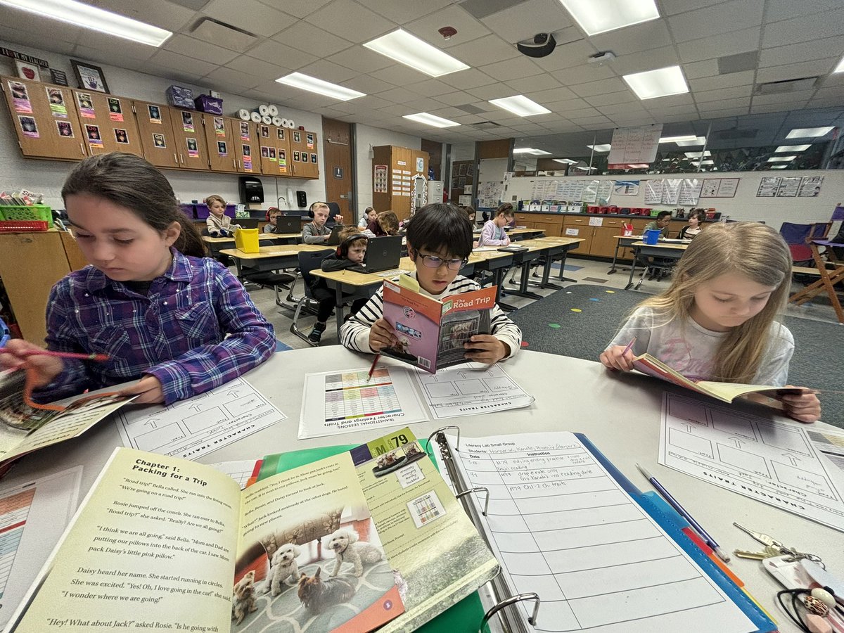 SeiterMrs's tweet photo. These 2nd graders are all working so hard at the teacher table to find main ideas, supporting details, and finding text evidence to support character traits! @CoolidgeCougars https://t.co/sB8QvIq7JG