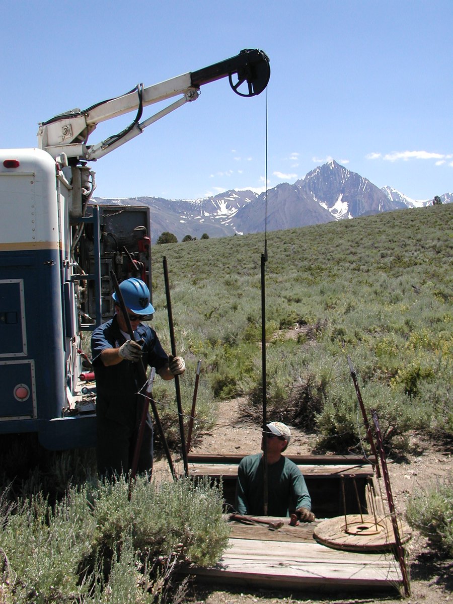 All volcanoes in California were at normal background levels of activity last week. usgs.gov/programs/VHP/v… This week, we explore how scientists have tried to take the temperature of the Long Valley Caldera: usgs.gov/observatories/…