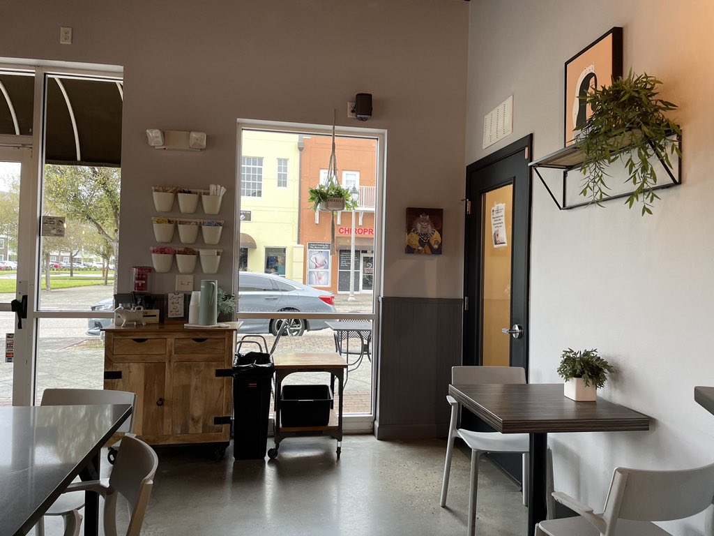 Are you looking for great coffee in the Orlando area? Head over to Minch Coffee for <a href="/PTsCoffee/">PT's Coffee Roasting Co.</a> and the neighboring Orlando Cat Cafe.

Full post: purecoffeeblog.com/2024/03/minch-…