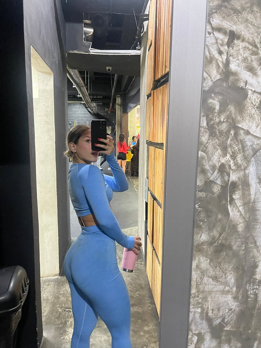 clarissabracho's tweet photo. Cuando te preguntes si sacrificar el culo por el abdomen o el abdomen por el culo recuerda que nadie jamás le escribió una canción a unos cuadritos https://t.co/K9FXTF1sj7