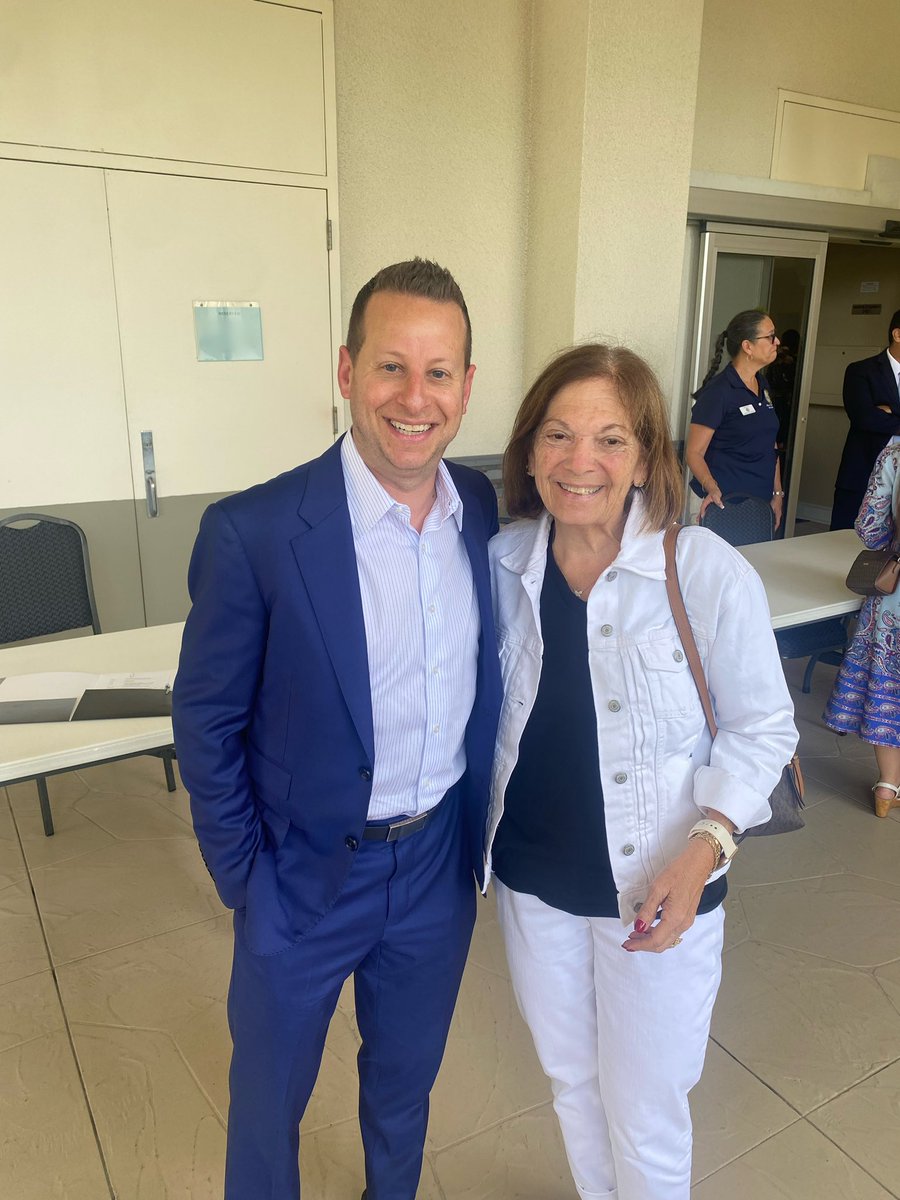 Great to be back at Wynmoor in Coconut Creek to discuss my time in Congress and my support for Israel, Social Security, and our veterans.

My preschool teacher Mrs. Goodman even dropped by to say hello!