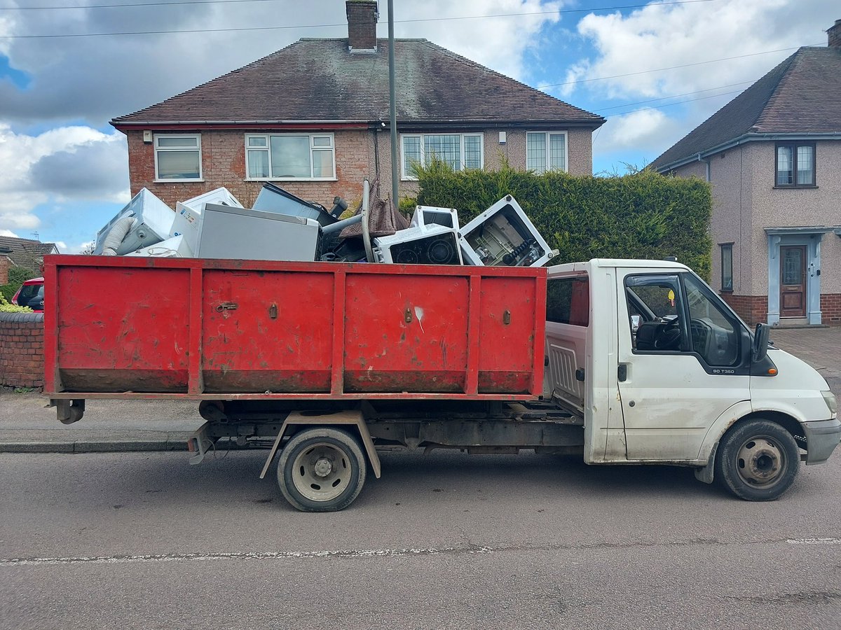 #Brimington

Wonder what caught our eye regarding this one? 

It’s dangerous and there are no excuses. 

#Reported #LoadSecurity #RoadSafety #Gp1