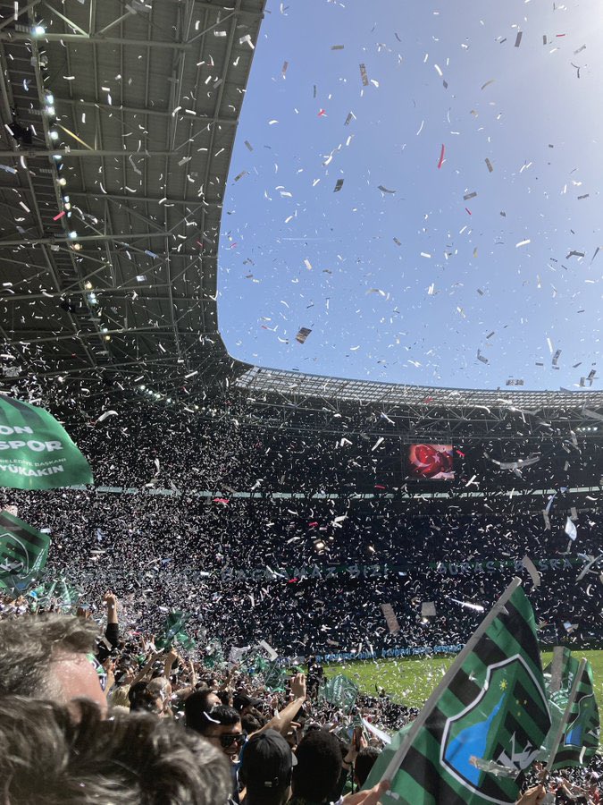 Stad değil bu sanki mezarlık