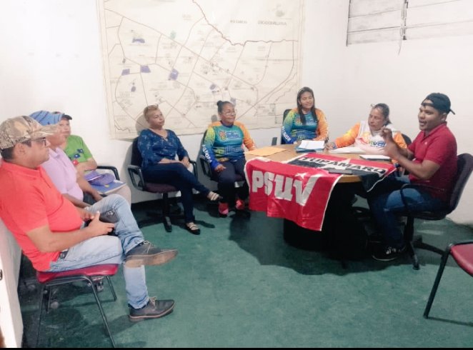 Desde el Estado <a href="/BolivarMrt4/">BolivarRebeldeMRT</a> nuestra Juventud del Mcpio. Caroni, llevo a cabo una reunión de planificación con miembros de la dirección política del Psuv para realizar actividades deportivas, culturales y recreativas en conjunto y unidad revolucionaria.!🔴⚫🇻🇪

#JuntosPorLaPaz
