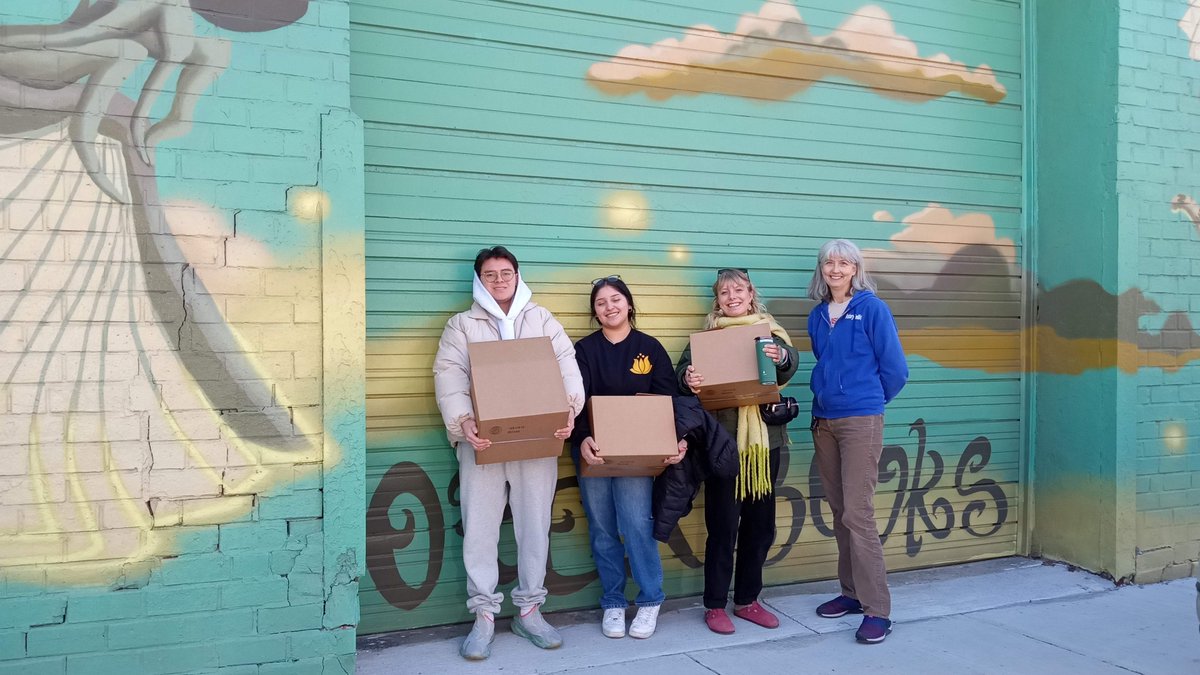 cjtinc's tweet photo. Big thanks to Juliana, Melisa, &amp; Max from @LoyolaChicago's criminal justice program who joined forces with Audrey and Nancy at @OpenBooks, an amazing nonprofit book bank that also offers literacy programming, to handpick books for Aunt Mary's Storybook! 📚 https://t.co/WvhQde8Erw