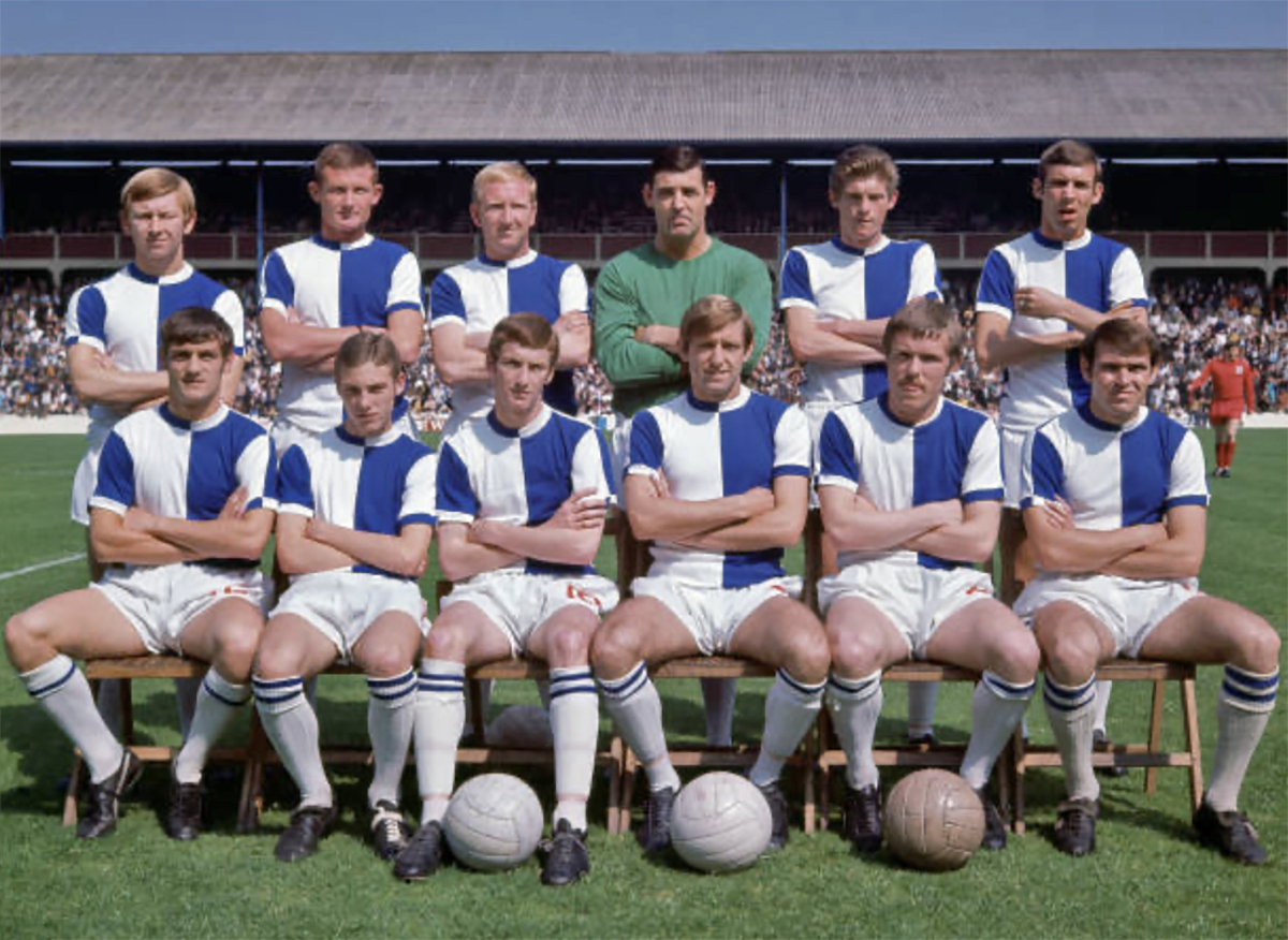 When #Football teams didn't wear adverts on their shirts and didn't change the design of their kit every year - #Blackburn <a href="/Rovers/">Blackburn Rovers</a> in their best kit ever, 1968. Team had 2 English, 1 Scottish, 1 Welsh &amp; 1 Irish Internationals. <a href="/RoversTrust/">We Are THE Rovers</a> <a href="/brfcsdotcom/">BRFCS</a> @roverschat_ <a href="/readrovers/">ReadRovers.com</a>