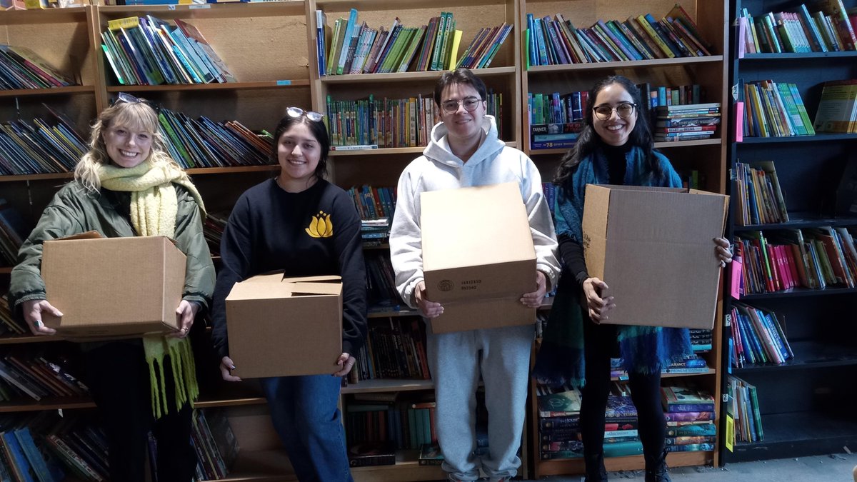 cjtinc's tweet photo. Big thanks to Juliana, Melisa, &amp; Max from @LoyolaChicago's criminal justice program who joined forces with Audrey and Nancy at @OpenBooks, an amazing nonprofit book bank that also offers literacy programming, to handpick books for Aunt Mary's Storybook! 📚 https://t.co/WvhQde8Erw