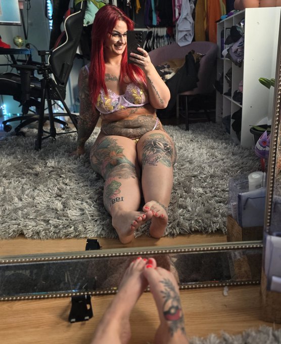 thighs that will suffocate you. https://t.co/ay8EZ0WZ5R