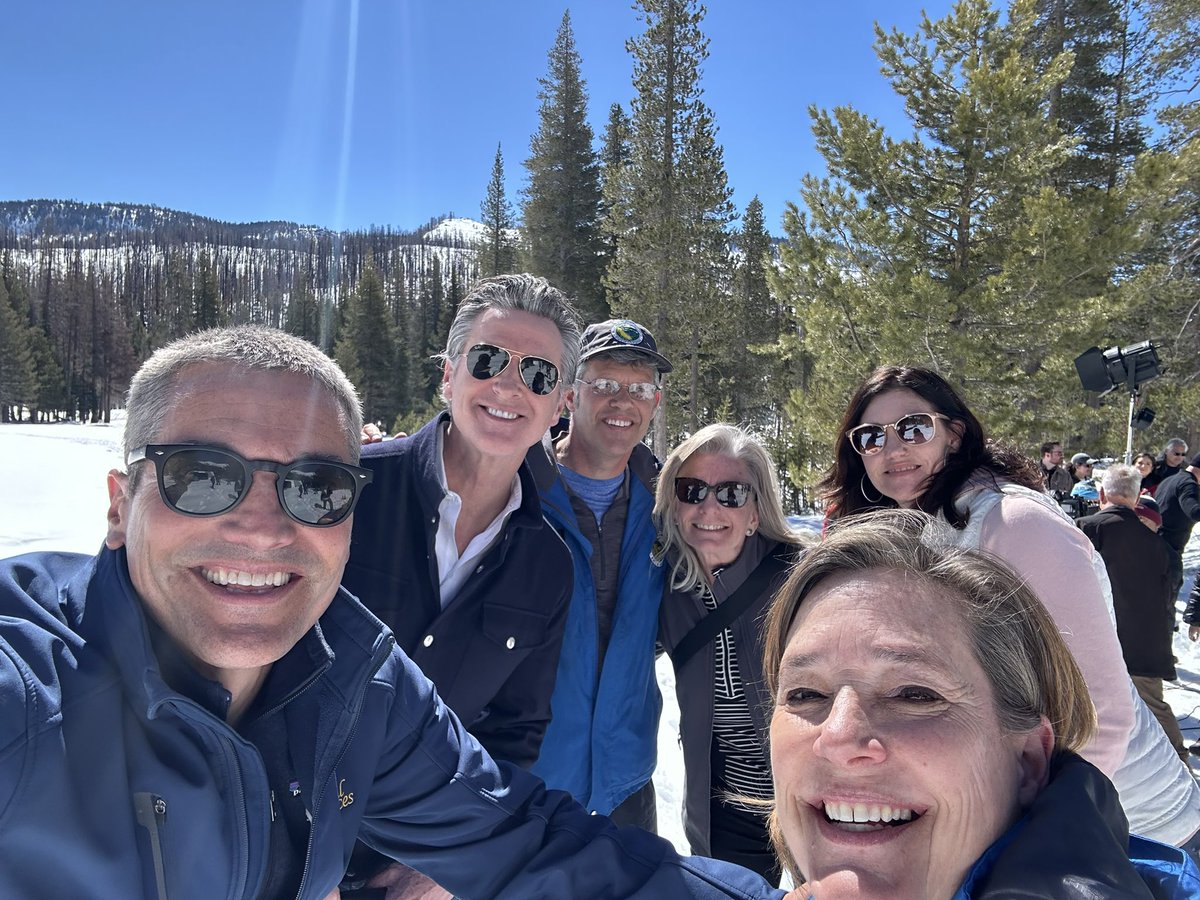 Great day in the Sierra at the April snow survey w/ <a href="/CAgovernor/">Governor Gavin Newsom</a>, @KarlaNemeth &amp; <a href="/CA_DWR/">California Department of Water Resources</a> 
✅ Slightly above average snowpack 
✅ Updated Water Plan released

More here👉🏼gov.ca.gov/2024/04/02/gov…
