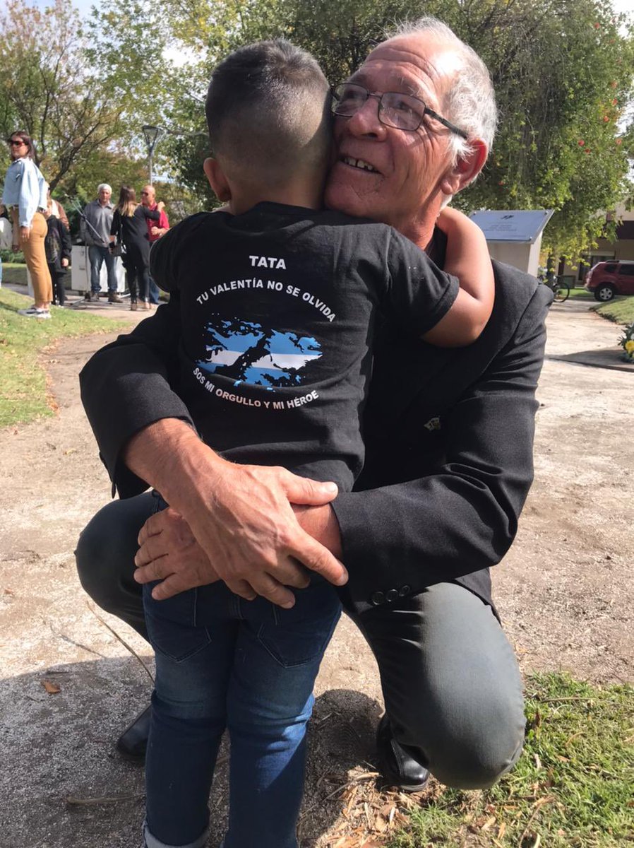 Tu tristeza no se borra 😢 
Tu valentía no se olvida ❤️‍🩹

Mi héroe; mi viejo 🤍
