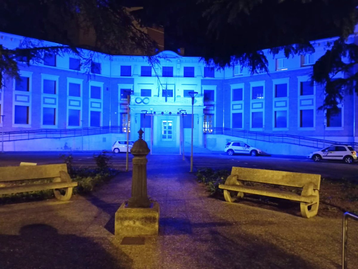 La Dirección General de Servicios Sociales del Gobierno de la Rioja se suma al movimiento 'Light It Up Blue 2024' 💙💙💙como muestra de apoyo y solidaridad con las personas con Autismo y sus familias.
 #DíaMundialAutismo  #LIUB #IluminaDeAzul #AutismoCercaDeTi 
#autismoespaña