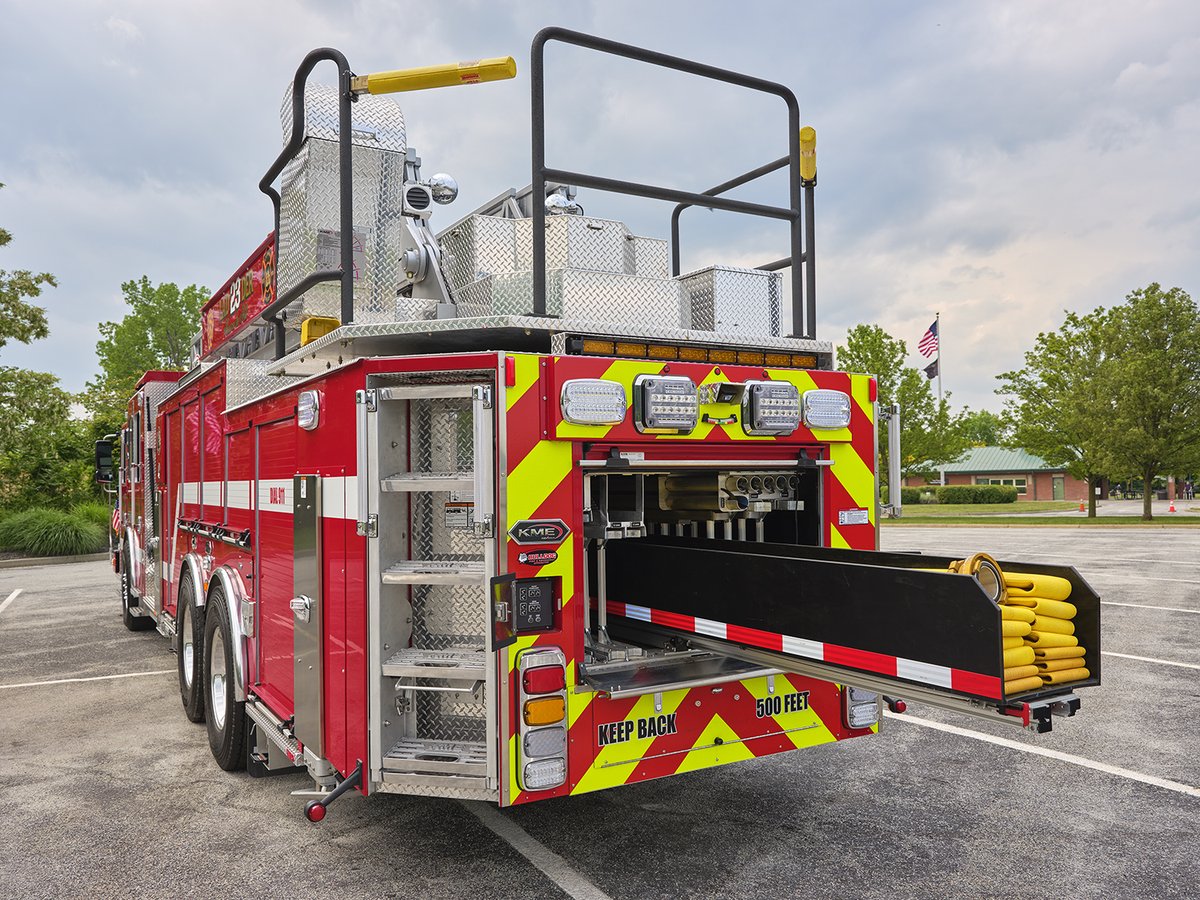 KMEFire's tweet photo. Take a look at West Haverstraw Fire Department's KME 103' #TuffTruck aerial! Built on a #SevereService chassis, it features a 300 gallon water tank, 1500 GPM pump, and 249 cubic feet of body capacity for enhanced firefighting capability! #KMEFire #EngineeredToServe #TuffTruck https://t.co/0BtdGQzVMj