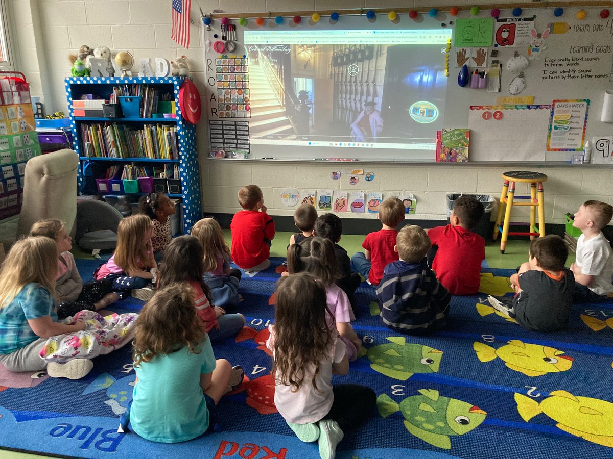 Today we took a virtual tour of Colonial Williamsburg as we wrap up our Amplify unit on Colonial Towns and Townspeople! #TMGenius #kcsdropedintoreading