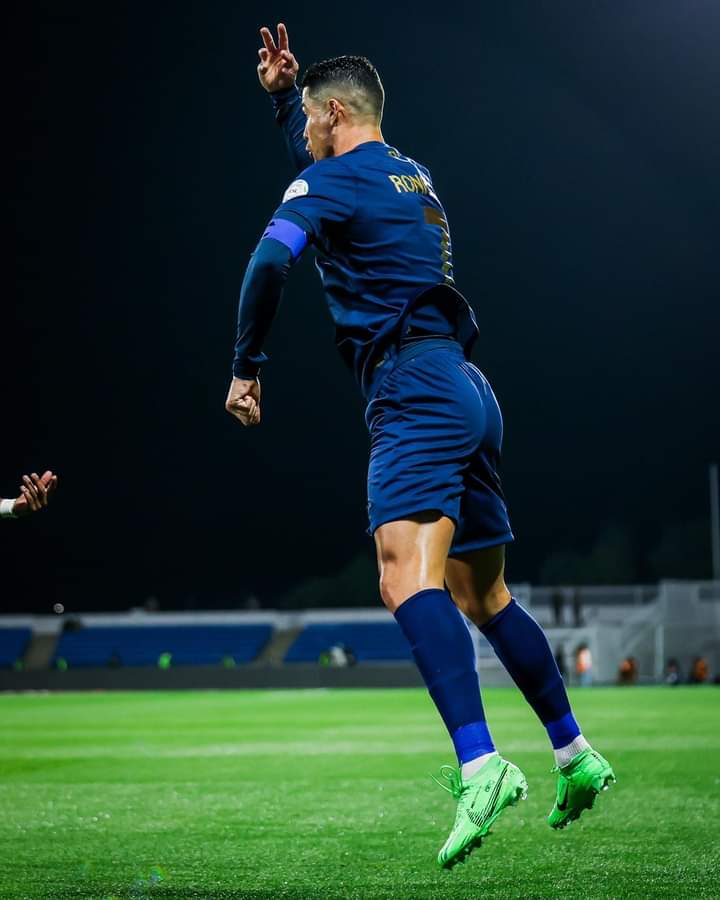 The last time Messi scored a hattrick, my son was 2years old. Today my son is happily married with two kids😎😎