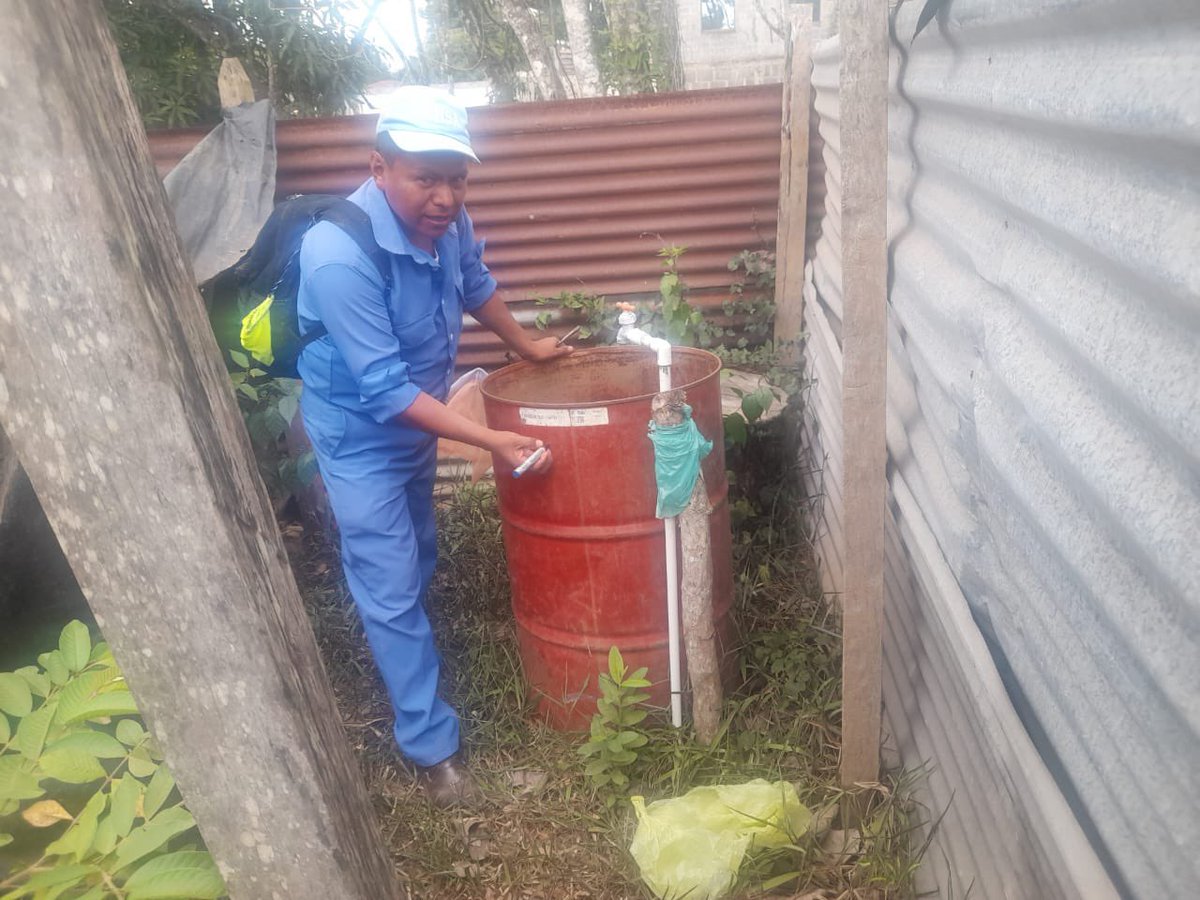 El Ministerio de Salud sigue reforzando su lucha antiepidémica en los barrios del Municipio de #Siuna, enfocándose en una estrategia integral para combatir la propagación de enfermedades. Esta acción incluye la aplicación de Abate, un