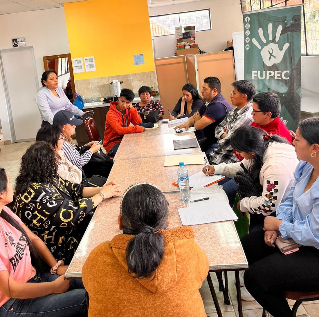 FUPECECU's tweet photo. Educación para todas las personas. 
Junto al Instituto American Collage hemos acompañado en la postulación de las becas Saudí para acceder a títulos de tercer nivel, dirigidos a personas con enfermedades catastróficas. #fupec #lafamiliaqsiempreteacompaña  #GarantiadeDerechos https://t.co/FjP2OXB7pr
