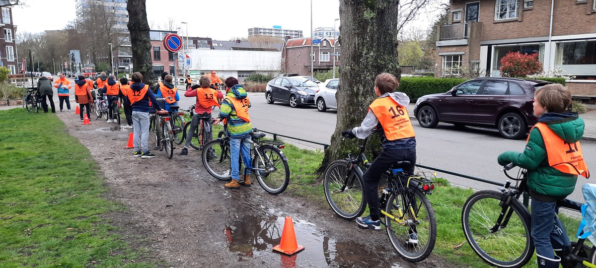 VVN030's tweet photo. Woensdag 3 april is de eerste dag van het praktisch verkeersexamen in @GemeenteUtrecht, 27 mei de laatste dag. Wil je de route een keertje oefenen? Check hier de plattegrond, routebeschrijving en foto's: https://t.co/sYPtrSHENU We wensen iedereen heel veel succes! https://t.co/d3y3qzi5ff