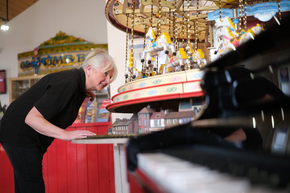 snapperponter's tweet photo. Scarborough Fair something for everyone..Tea dances and great exhibitions @TheScarboroNews #scarboroughfair #scarborough #photography #newsfeatures #newspapers https://t.co/dv4w0PrSI8