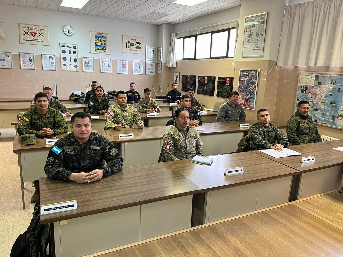 FFAAHN's tweet photo. #CapacitaciónInternacional
Dos oficiales de las #FFAA participan en el “XIV Curso de Desminado y Desactivación de Municiones Convencionales #EOD-3”, en el Centro Internacional de Desminado #CID, en la Academia de Ingenieros del Ejército #ACING de España. https://t.co/zfyEdxOopm