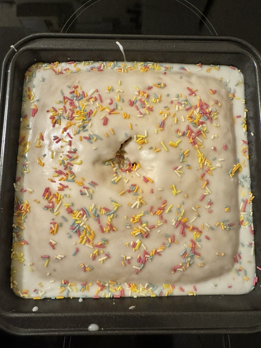 extacite's tweet photo. It may be 10:30 at night, but I’ve done some baking!!! #baking #schoolcake #cake #yummy #food
Just waiting for it to properly set before cutting it 😍😍😍 loved this when i was at school https://t.co/lC8ixfwKIA