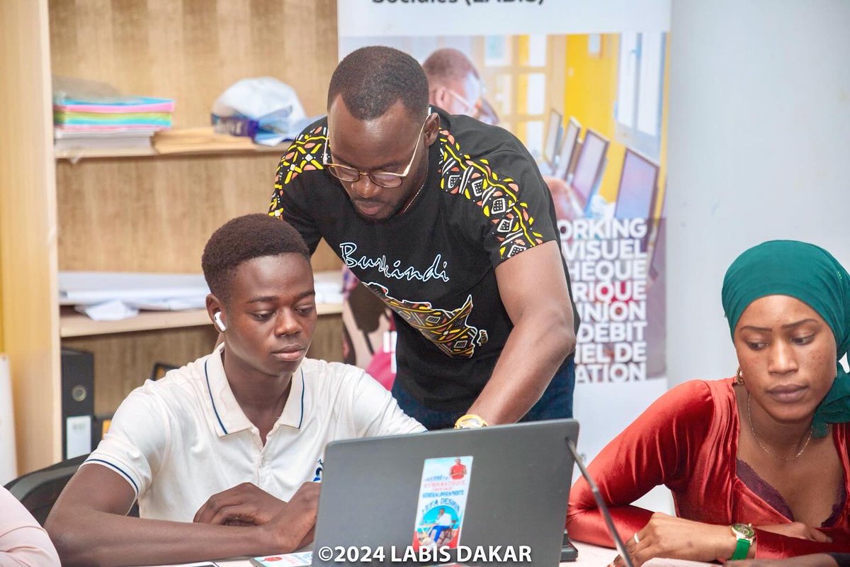 basile_oud's tweet photo. 12 jeunes ont suivis avec succès la cohorte 4 de l'atelier bureautique au LabIS Dakar. La cohorte 5 commence bientôt ! Les compétences acquises les rendront plus efficaces dans leur recherche d'emploi ou le développement professionnel.

@SolidLaique 

#LabIs #formation #CpD https://t.co/ctmXKTRop5