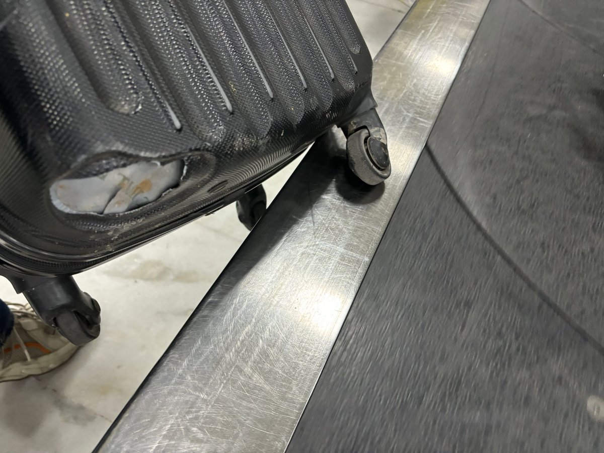 hsrharshit's tweet photo. Hey @IndiGo6E , flew from HYD to DEL on 31st March 2024 at 9:25pm on flight 6E2256. 

Disappointed to find my bag badly broken upon arrival and struggling to get support from your team. Attaching photos for reference. 
#IndiGo #CustomerService https://t.co/KTHoeDk9cb