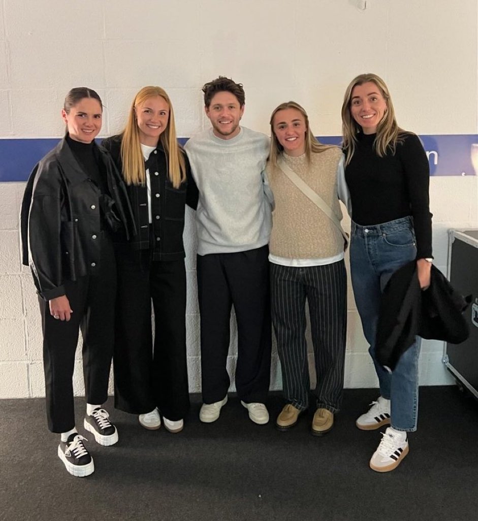 Niall en backstage à Munich il y a quelques semaines! (via sarahzadrazil25)