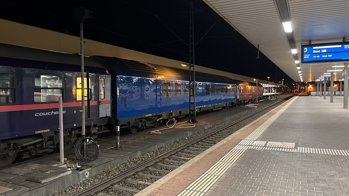 NJ Zürich-Amsterdam ist heute mit gleich zwei RDC Schlafwagen unterwegs 🧐 und die deutschen Wagen fehlen. @ayranundspeck ist das Planmässig?