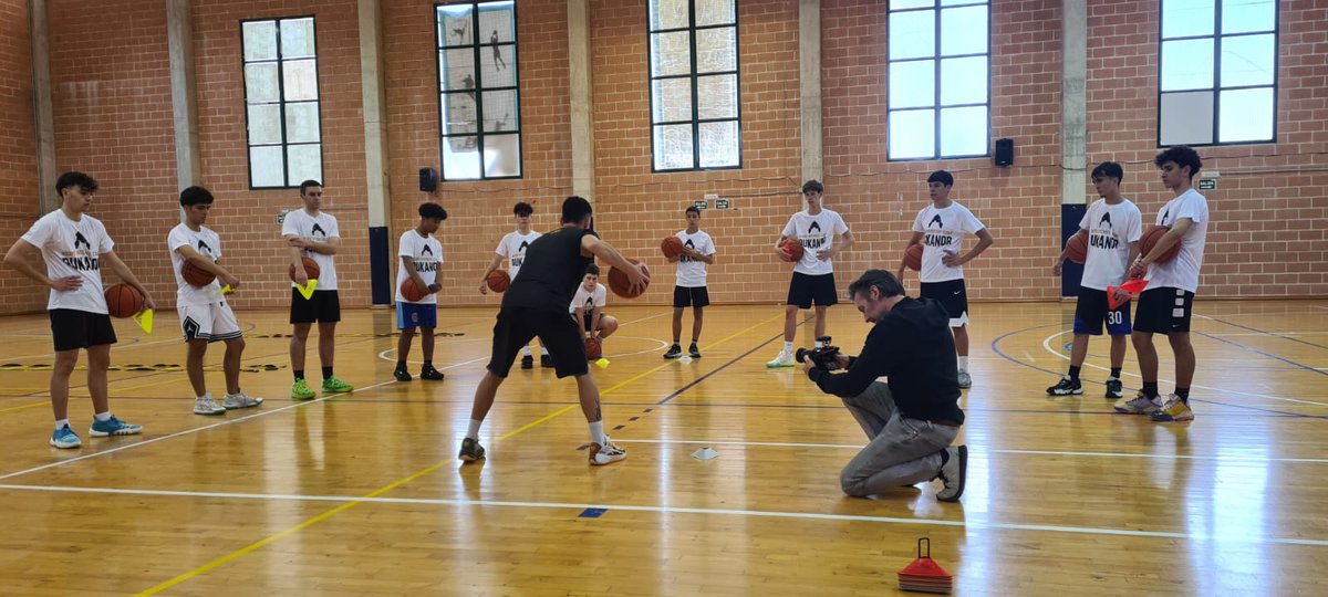 DuKaNor Hoops Intensive ya ha comenzado! 🔥🏀🔝. 
#basketball #work #pasion